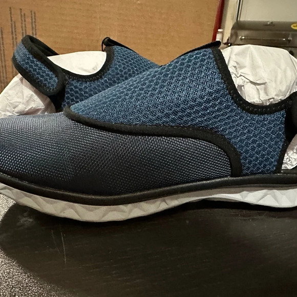 NWT Men’s Bass Outdoor Blue Hex Mesh Action Size 9 - Picture 1 of 7